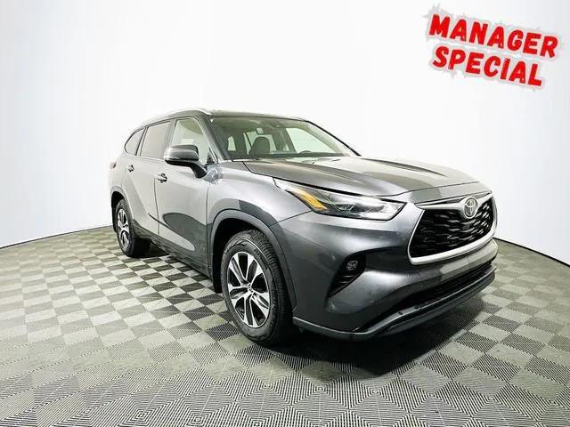 used 2023 Toyota Highlander car, priced at $36,987