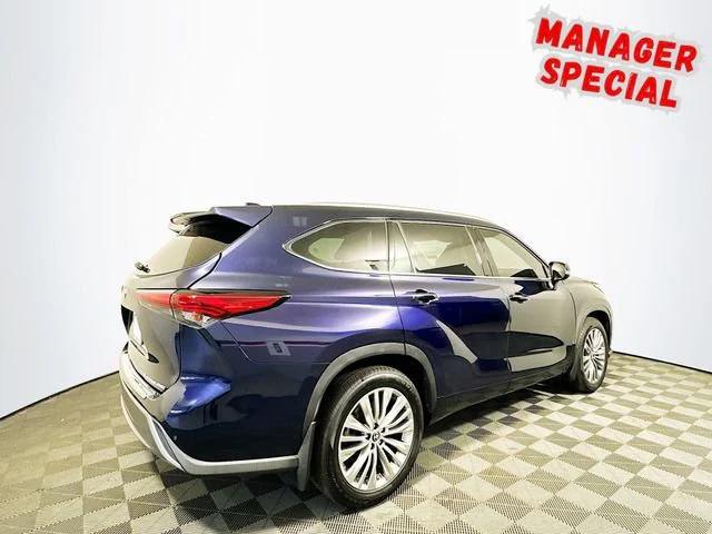 used 2022 Toyota Highlander car, priced at $39,987