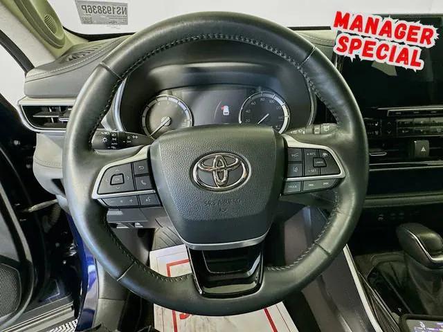 used 2022 Toyota Highlander car, priced at $39,987