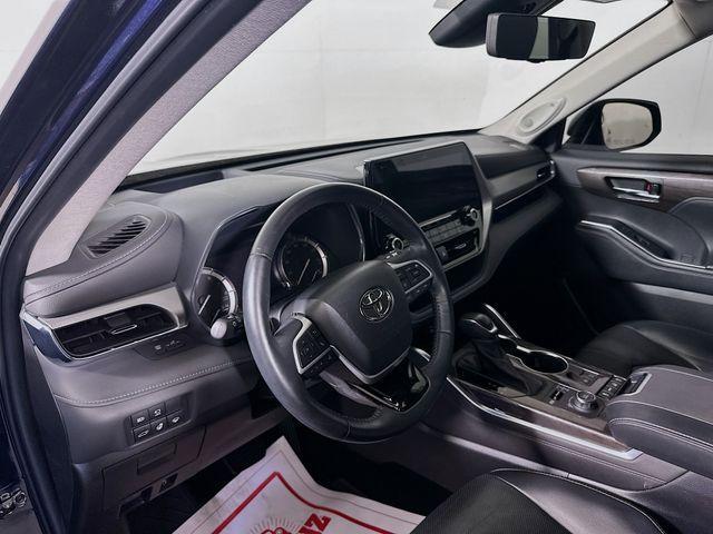 used 2022 Toyota Highlander car, priced at $42,991