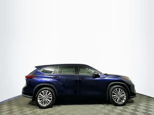 used 2022 Toyota Highlander car, priced at $40,999