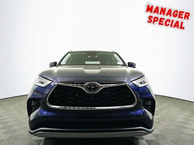 used 2022 Toyota Highlander car, priced at $39,987
