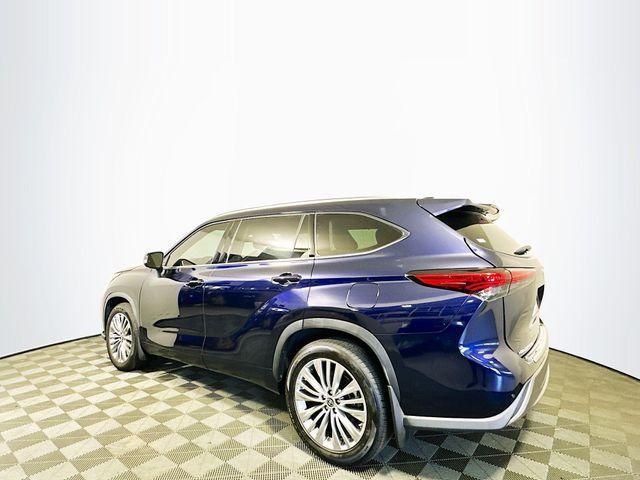 used 2022 Toyota Highlander car, priced at $42,991