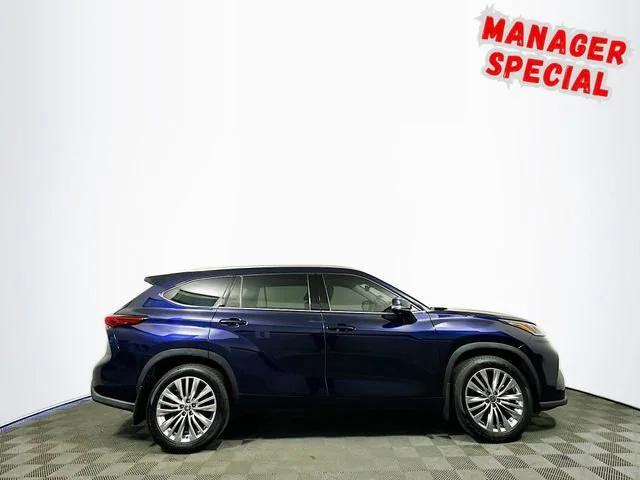 used 2022 Toyota Highlander car, priced at $39,987