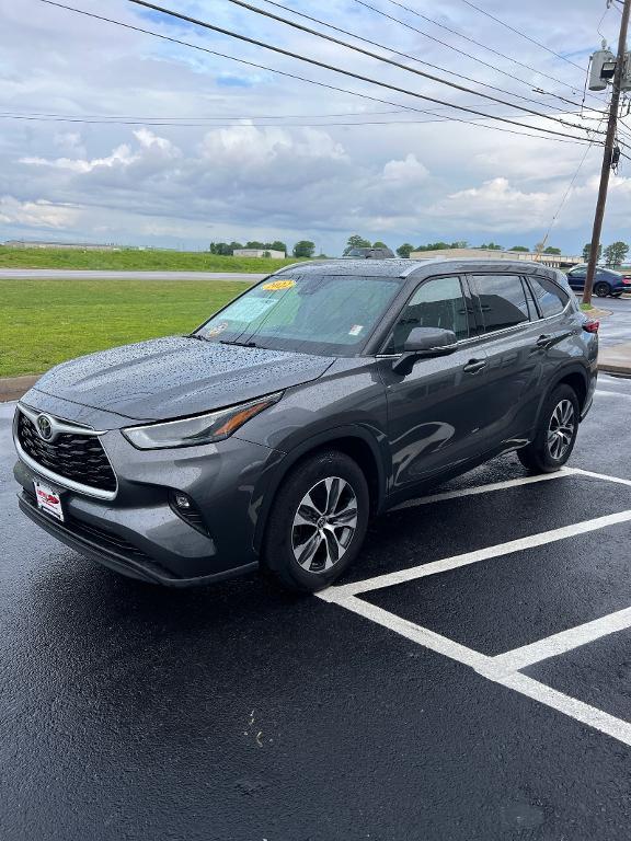 used 2022 Toyota Highlander car, priced at $37,920