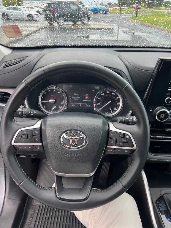 used 2022 Toyota Highlander car, priced at $37,920