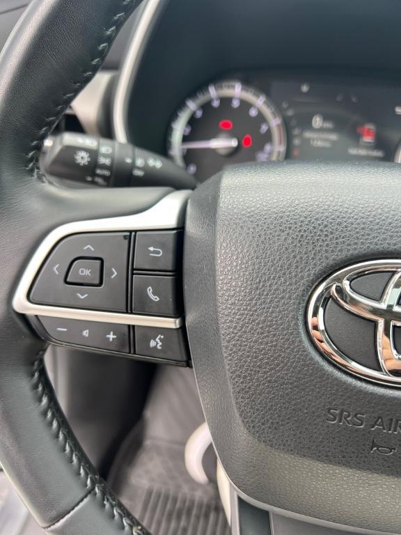 used 2022 Toyota Highlander car, priced at $37,920