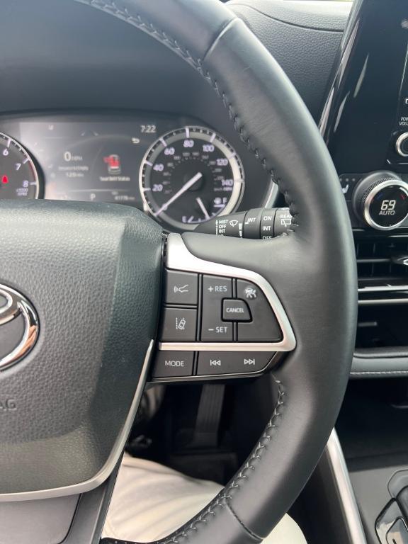 used 2022 Toyota Highlander car, priced at $37,920