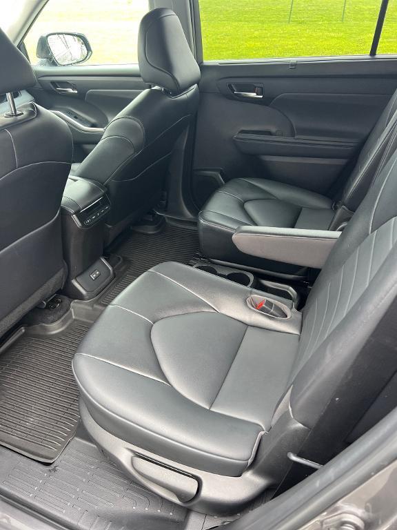 used 2022 Toyota Highlander car, priced at $37,920