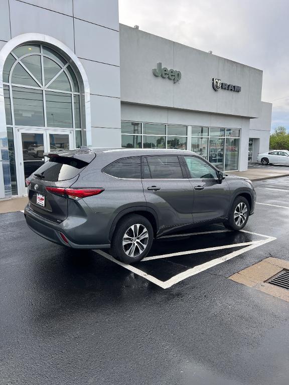 used 2022 Toyota Highlander car, priced at $37,920