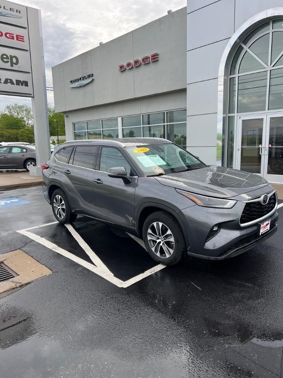 used 2022 Toyota Highlander car, priced at $37,920