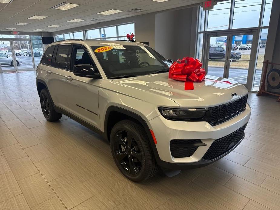 new 2024 Jeep Grand Cherokee car, priced at $45,383