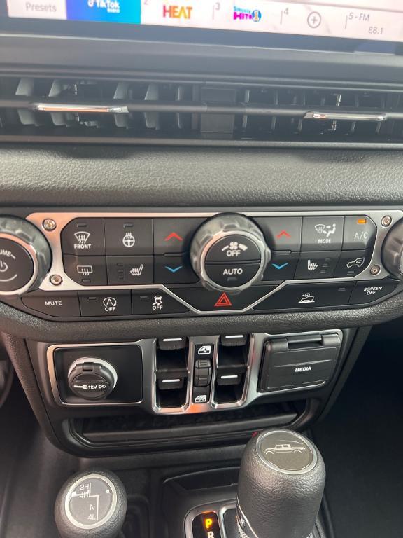 new 2025 Jeep Gladiator car, priced at $51,725