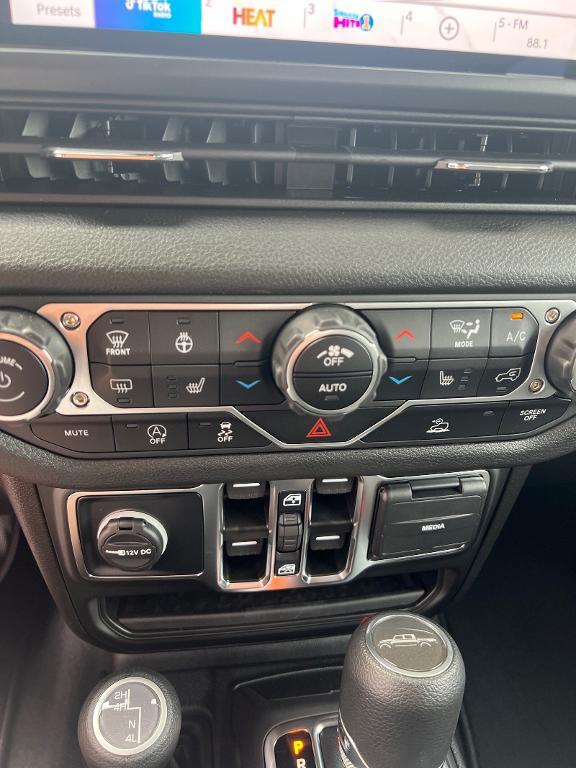 new 2025 Jeep Gladiator car, priced at $51,225