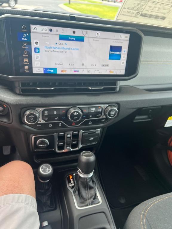 new 2025 Jeep Gladiator car, priced at $51,225
