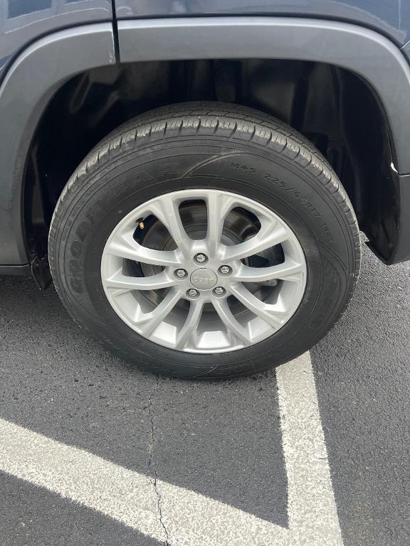 used 2019 Jeep Cherokee car, priced at $17,080