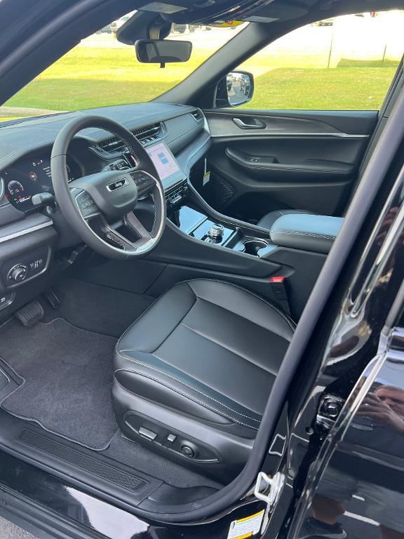 new 2025 Jeep Grand Cherokee car, priced at $48,493