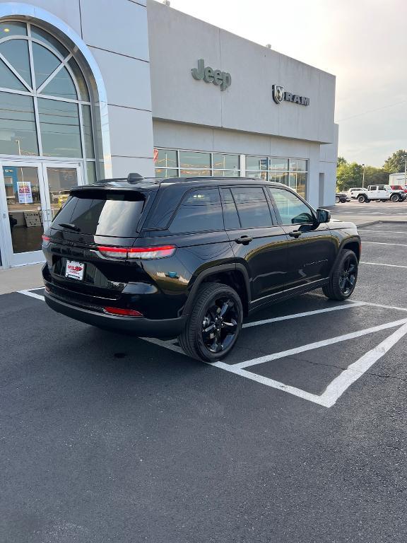 new 2025 Jeep Grand Cherokee car, priced at $48,493