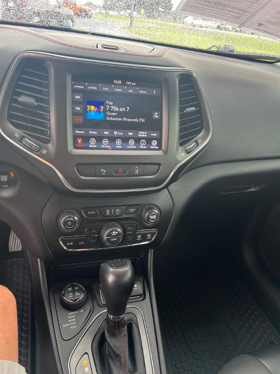 used 2021 Jeep Cherokee car, priced at $25,999