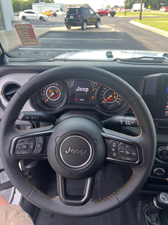 new 2025 Jeep Gladiator car, priced at $45,915