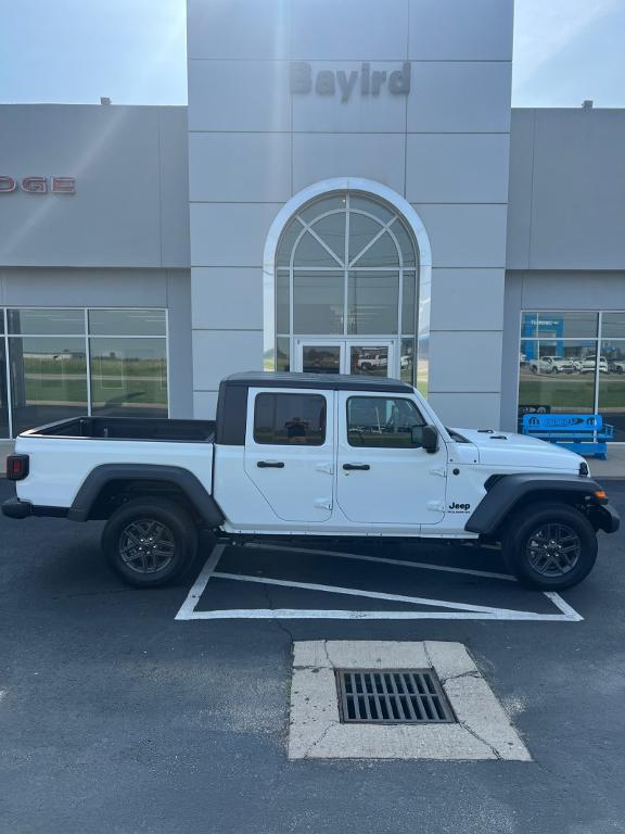 new 2025 Jeep Gladiator car, priced at $45,915