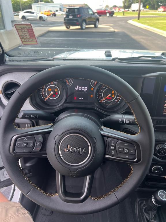 new 2025 Jeep Gladiator car, priced at $45,915