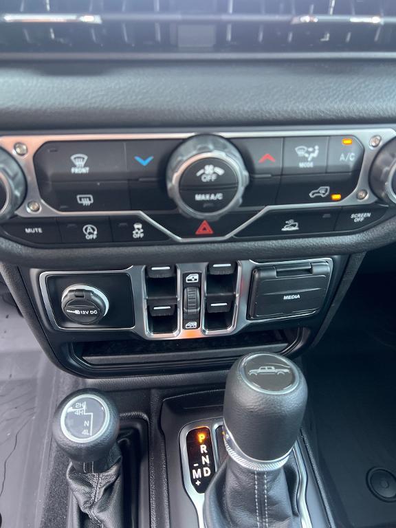 new 2025 Jeep Gladiator car, priced at $45,915