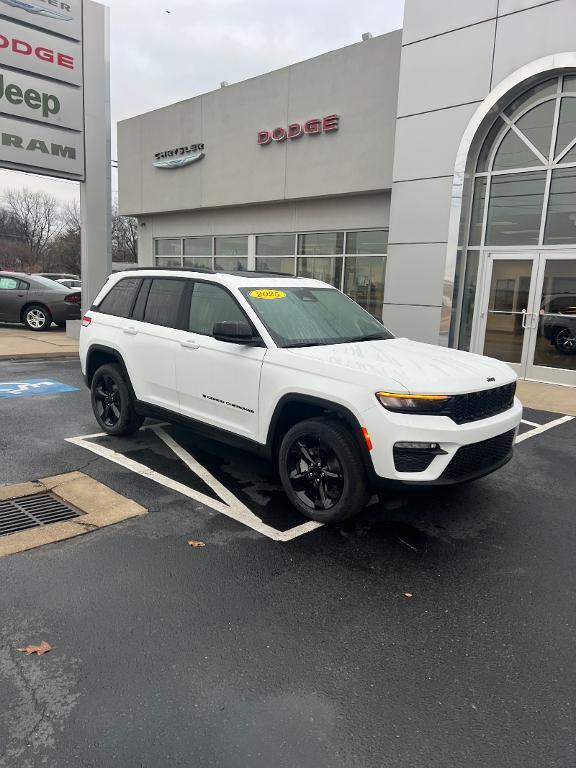 new 2025 Jeep Grand Cherokee car, priced at $54,210