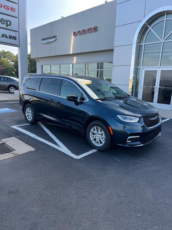 new 2025 Chrysler Pacifica car, priced at $48,115
