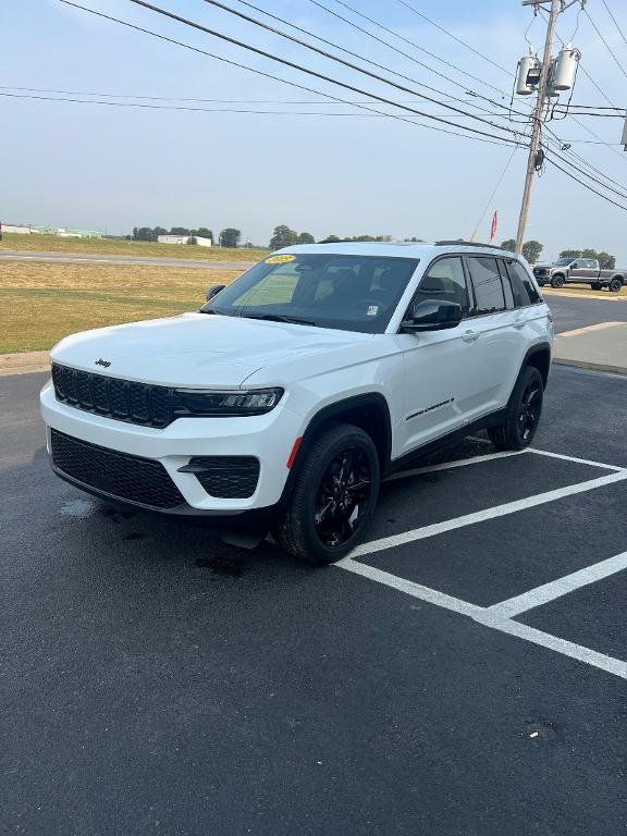 new 2025 Jeep Grand Cherokee car, priced at $45,899