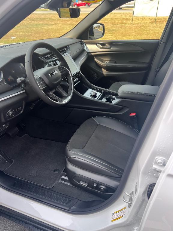 new 2025 Jeep Grand Cherokee car, priced at $45,899