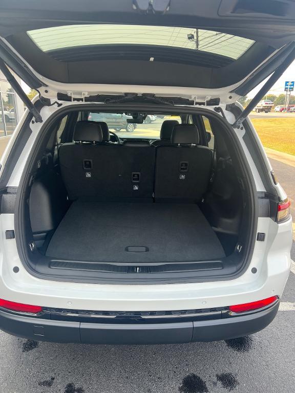 new 2025 Jeep Grand Cherokee car, priced at $45,899