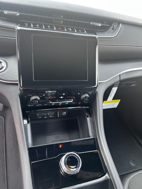 new 2025 Jeep Grand Cherokee car, priced at $45,899