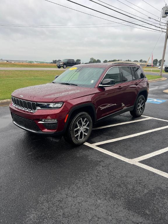 new 2025 Jeep Grand Cherokee car, priced at $46,147