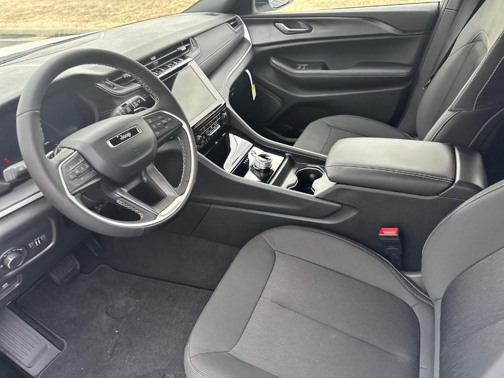 new 2025 Jeep Grand Cherokee L car, priced at $46,370