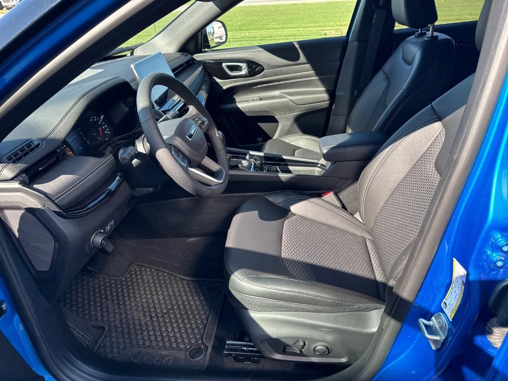 new 2024 Jeep Compass car, priced at $37,433