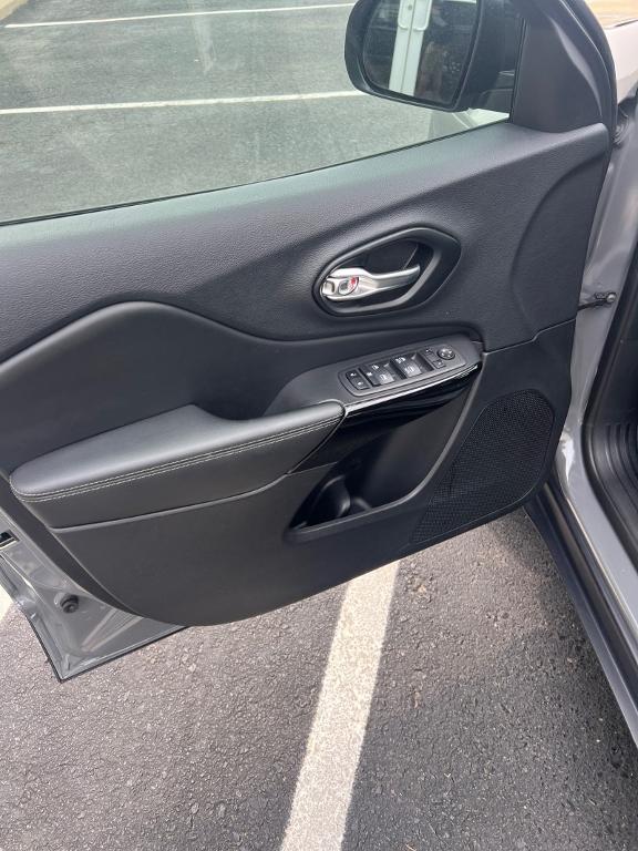 used 2023 Jeep Cherokee car, priced at $23,455