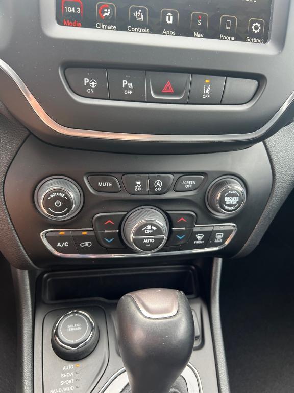 used 2023 Jeep Cherokee car, priced at $23,455