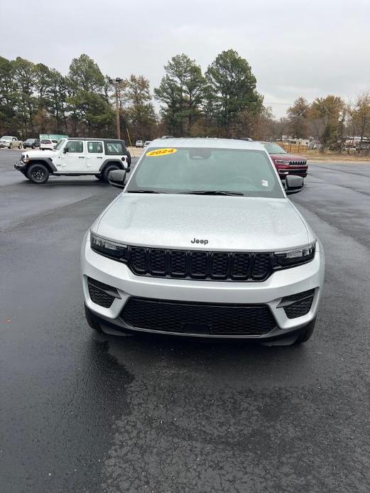 new 2024 Jeep Grand Cherokee car, priced at $46,233