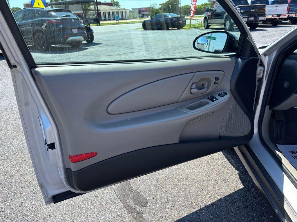 used 2004 Chevrolet Monte Carlo car, priced at $8,995