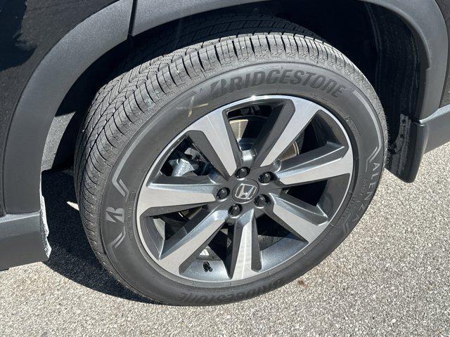 used 2025 Honda Pilot car, priced at $51,992
