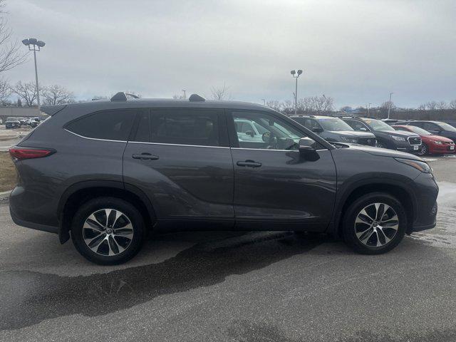 used 2022 Toyota Highlander car, priced at $38,792