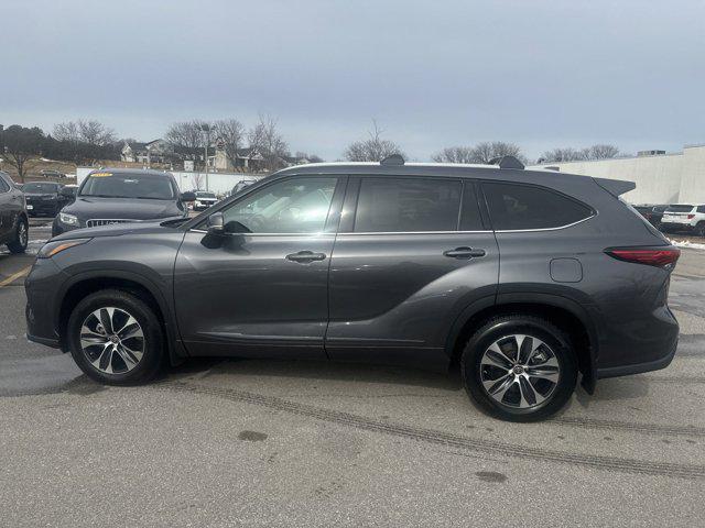 used 2022 Toyota Highlander car, priced at $38,792