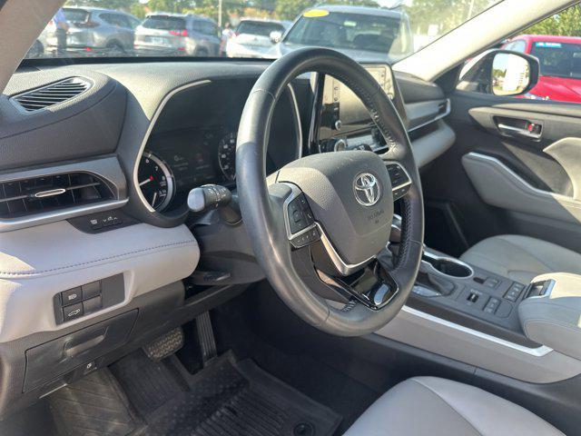 used 2020 Toyota Highlander car, priced at $30,795