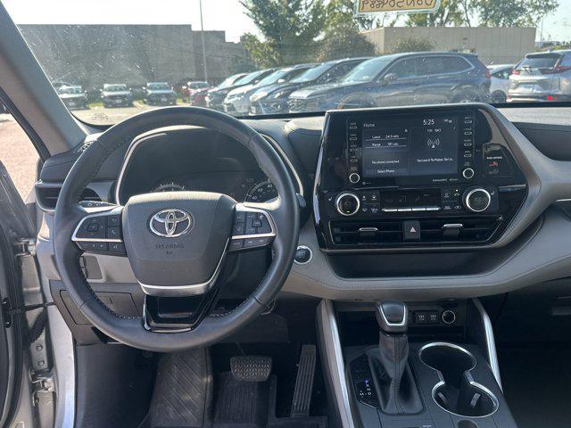 used 2020 Toyota Highlander car, priced at $30,795