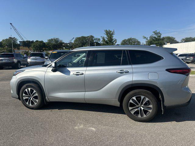 used 2020 Toyota Highlander car, priced at $30,795