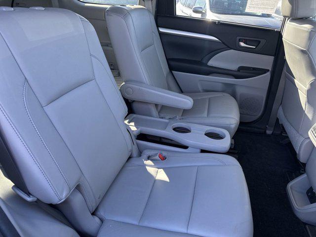 used 2015 Toyota Highlander car, priced at $22,981