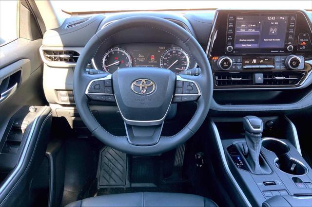 used 2022 Toyota Highlander car, priced at $35,842