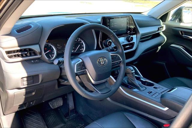 used 2022 Toyota Highlander car, priced at $35,842