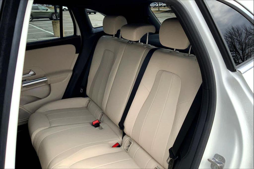 new 2025 Mercedes-Benz GLA 250 car, priced at $46,650